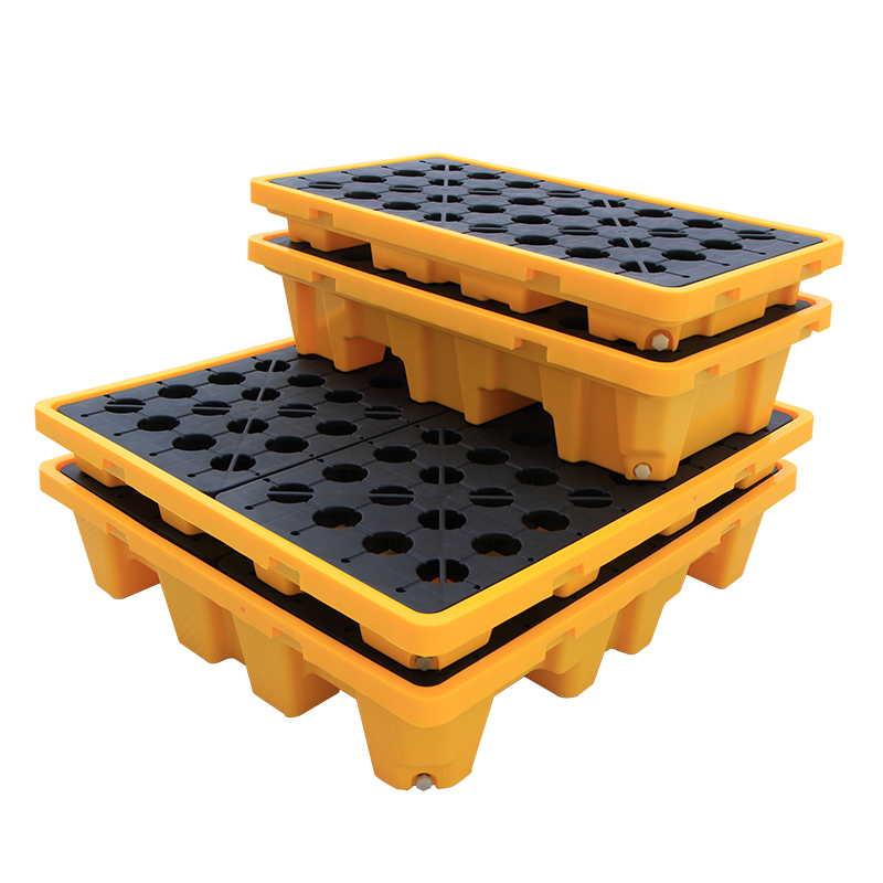 What should I pay attention to when using a plastic pallet?